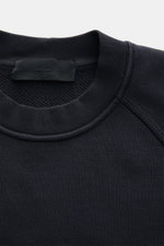 Stone Island Rundhals-Sweatshirt 'Ghost Piece' navy, close-up front view of collar and shoulder, cotton fabric, regular fit, ribbed cuffs, tonal badge. 

<p>Zeitloses Basic Piece: Das sportive Sweatshirt aus der 'Ghost' Capsule Collection von STONE ISLAND