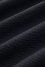 Close-up front view of navy fabric texture of Stone Island Rundhals-Sweatshirt 'Ghost Piece' navy, showcasing soft cotton knit.

<p>Zeitloses Basic Piece: Das sportive Sweatshirt aus der 'Ghost' Capsule Collection von STONE ISLAND wird zur idealen Grundla
