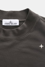 Stone Island Crew neck sweatshirt 'Stellina' anthracite shown from a top-front close-up, featuring stretchy cotton fabric and subtle Stellina stitching. 

<p>Understated aesthetic meets precision: The sweatshirt 'Stellina' in stretchy cotton by STONE ISLA