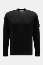 Front view of Stone Island Rundhalspullover 'Waffle' schwarz, a black slim fit crewneck sweater with waffle knit texture and compass badge on upper arm.

Description:  
<p>Basic Piece mit Twist: Dieser Pullover im Waffelstrick von STONE ISLAND wird zur id