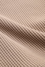 Close-up front view of Stone Island Rundhalspullover 'Waffle' taupe showing fine waffle knit texture in slim fit cotton fabric.

Description: <p>Basic Piece mit Twist: Dieser Pullover im Waffelstrick von STONE ISLAND wird zur idealen Grundlage moderner Fr