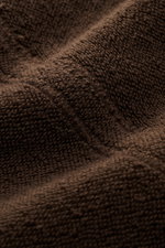 Stone Island Frottee-Rundhals-Sweatshirt dunkelbraun, Detailaufnahme des schweren Baumwolle-Microfaser-Frottees, Nahaufnahme der Struktur.