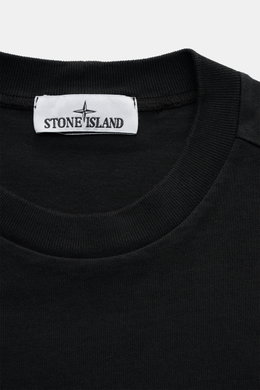 Close-up front view of Stone Island Long sleeve black crew neck sweatshirt showing ribbed collar and label.

<p>With this crew neck long sleeve in heavy cotton jersey with compass badge on the sleeve, STONE ISLAND brings us a comfortable basic for cool ca
