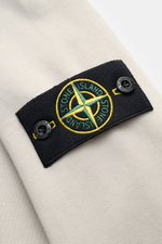 Close-up of Stone Island Long sleeve light grey showing the compass badge on the sleeve, photographed from a top angle.

Description: <p>With this crew neck long sleeve in heavy cotton jersey with compass badge on the sleeve, STONE ISLAND brings us a comf