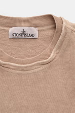 Close-up front top view of Stone Island Crew neck sweatshirt 'Washed Sweat' beige showing crew neck seam and fabric texture.

<p>STONE ISLAND’s signature piece dyeing is used with a modern washed effect in this sweatshirt and external seams on the collar 