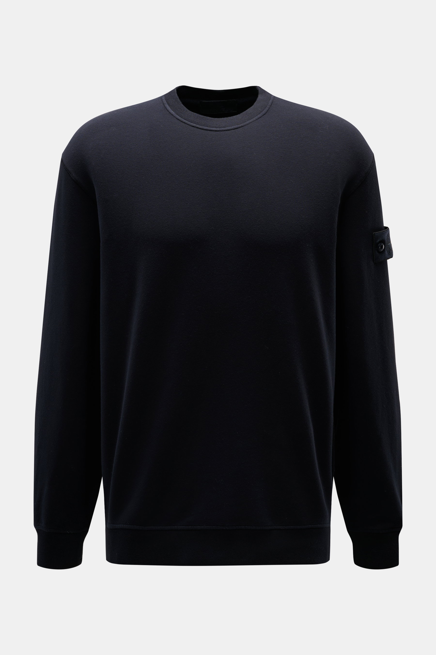 Stone Island Sweatshirt 'Ghost Piece' navy, frontal fotografiert, cleanes Design, elastische Baumwolle, tonales Kompass-Badge am Ärmel, Regular Fit, Rundhals.