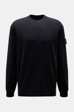 Stone Island Sweatshirt 'Ghost Piece' navy, frontal fotografiert, cleanes Design, elastische Baumwolle, tonales Kompass-Badge am Ärmel, Regular Fit, Rundhals.