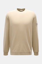 Stone Island Sweatshirt 'Ghost Piece' beige, frontale Nahaufnahme, Baumwoll-Sweatshirt mit Rundhalsausschnitt, tonalem Kompass-Badge, Regular Fit, weicher Griff, Rippbündchen.