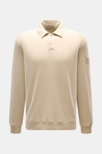 Stone Island Longsleeve Sweat-Poloshirt 'Ghost Piece' beige, frontale Nahaufnahme, weicher Baumwollsweat, Regular Fit, Polokragen, Patch am Oberarm.