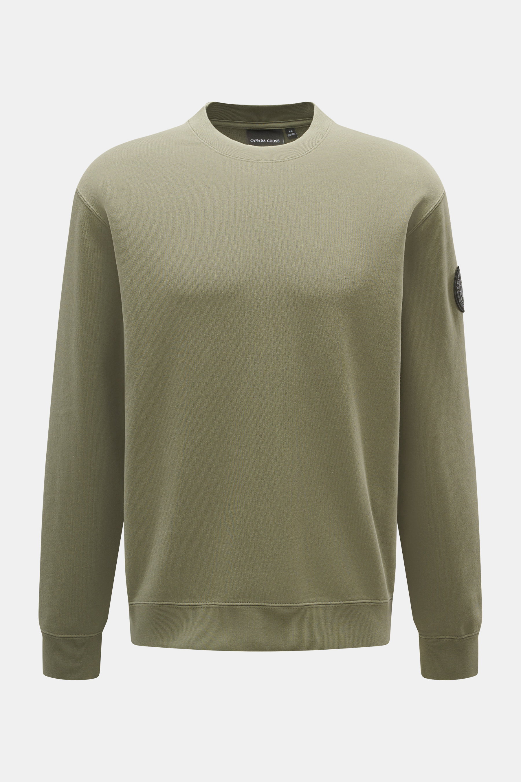 Frontale Nahaufnahme des Canada Goose Sweatshirt 'Loon' graugrün mit Rundhalsausschnitt, Baumwollstoff, Logo-Patch am Oberarm, Regular Fit und Rippbündchen.