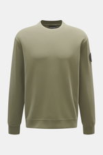 Frontale Nahaufnahme des Canada Goose Sweatshirt 'Loon' graugrün mit Rundhalsausschnitt, Baumwollstoff, Logo-Patch am Oberarm, Regular Fit und Rippbündchen.