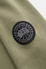 Close-up side view of Canada Goose Sweatshirt 'Loon' grey green showing pure cotton fabric and black logo patch on upper arm.

<p>Comfort 24/7 offers the lightweight 'Loon' sweatshirt made of pure cotton by CANADA GOOSE, which complements your casual ward
