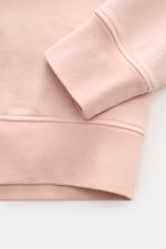 Close-up top-down view of the cuff and hem of the Stone Island Crew Neck Sweatshirt 'Basic Sweat' rose in soft cotton fabric.

<p>Timeless basic piece: The STONE ISLAND sweatshirt is the ideal basic for casual leisure looks and evolves into a versatile al