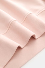 Close-up front view of the soft-touch fabric and ribbed cuffs of the Stone Island Crew Neck Sweatshirt 'Basic Sweat' rose.

Description: <p>Timeless basic piece: The STONE ISLAND sweatshirt is the ideal basic for casual leisure looks and evolves into a ve