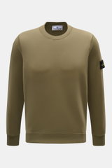 Stone Island Rundhals-Sweatshirt "Basic Sweat" oliv, Frontaufnahme, Baumwolle, weicher Griff, Regular Fit, Rundhalsausschnitt, Kompass-Badge am Oberarm, Rippbündchen.
