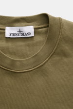Stone Island Rundhals-Sweatshirt 'Basic Sweat' oliv, Detailansicht von oben, Baumwolle, weicher Griff, Regular Fit, Rundhalsausschnitt, Kompass-Badge