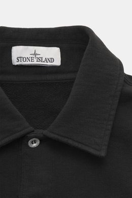 Stone Island Sweat Longsleeve-Poloshirt schwarz, Nahaufnahme von Polokragen und Zwei-Knopf-Leiste, Baumwolle, Regular Fit, Kompass-Badge, flexible Rippbündchen, leichte griffige Haptik.