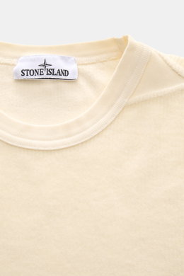 Close-up from above of the Stone Island Corduroy Sweatshirt cream showing the crew neckline and label.

Description: <p>This sweatshirt from STONE ISLAND is made from pure cotton corduroy, giving it a special twist – perfect to combine with your next casu
