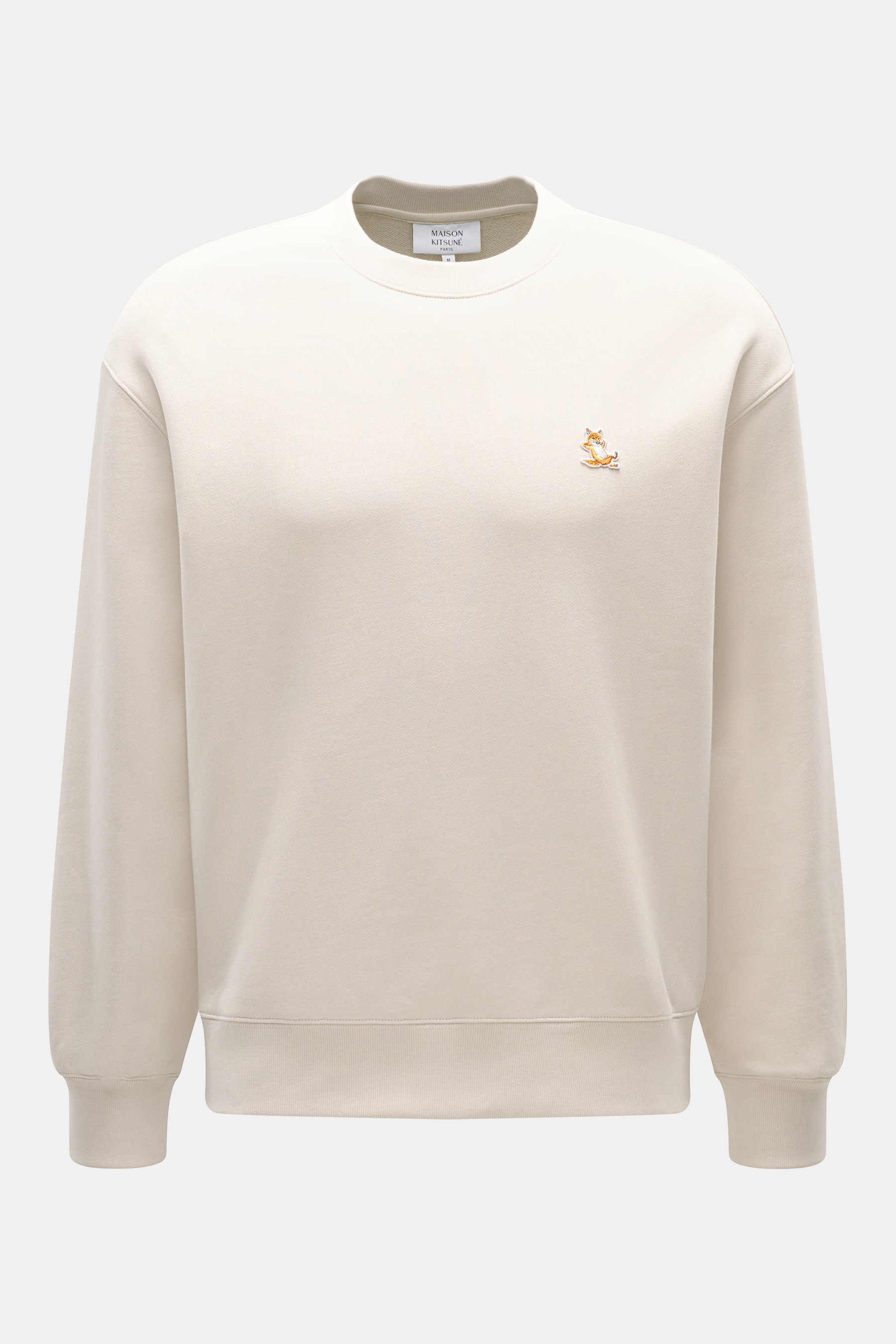 Maison Kitsuné Sweatshirt beige, frontal fotografiert, aus reiner Baumwolle mit weichem Griff, Regular Fit, Rundhalsausschnitt und Fuchs-Patch auf der Brust.