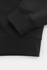 Jacquemus Sweatshirt 'Gros Grain' schwarz, Detailaufnahme Ärmelbündchen, reine Baumwolle, schwere Qualität, soft, Overlock-Nähte, Regular Fit, Rundausschnitt, Logo-Grosgrain, Rippbündchen.