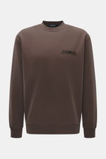 Jacquemus Sweatshirt 'Gros Grain' dunkelbraun, frontale Nahaufnahme, Sweat aus reiner Baumwolle, schwere Qualität, softe Innenseite, Regular Fit, Rundhalsausschnitt, markante Overlock-Nähte, Grosgrain mit Logo-Stitching, komfortable Rippbündchen.