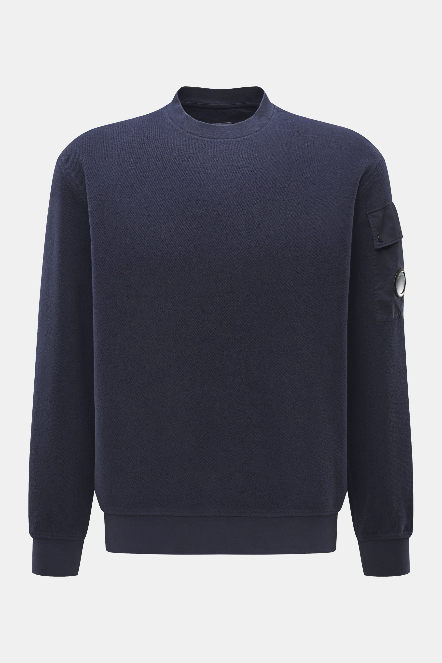 Front view of C.P. Company Sweatshirt navy in pure cotton with inside-out design, round neckline, upper arm pocket with lens detail, ribbed cuffs, and regular fit. From the first wear, you can feel the lightness of this inside-out sweatshirt made of pure 