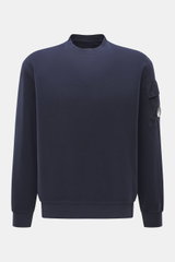 C.P. Company Sweatshirt navy, Frontansicht, Inside-Out-Design aus reiner Baumwolle mit Rundhalsausschnitt, Ärmeltasche und Linsen-Detail.