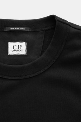C.P. Company Sweatshirt schwarz, Detailaufnahme von oben, Rundhalsausschnitt, elastischer Baumwoll-Stretch-Fleece, weicher Griff, Regular Fit, flexible Rippbündchen, Metropolis Series.