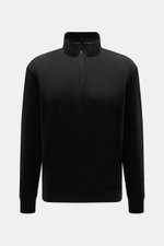 C.P. Company Sweat-Troyer schwarz, frontal fotografiert, sportiver Allrounder aus weichem Baumwoll-Stretch-Fleece, Regular Fit, Troyer-Kragen mit Zipper, flexible Rippbündchen.