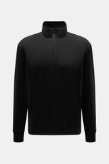 C.P. Company Sweat-Troyer schwarz, frontal fotografiert, sportiver Allrounder aus weichem Baumwoll-Stretch-Fleece, Regular Fit, Troyer-Kragen mit Zipper, flexible Rippbündchen.