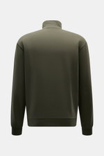 Rückansicht des dunkelgrünen 04651/ A trip in a bag Sweat-Troyer 'IF' mit Troyer-Kragen, elastischer Baumwolle, weichem Griff, garment dyed, Regular Fit, Weblabel, flexiblen Rippbündchen, softer Innenseite.