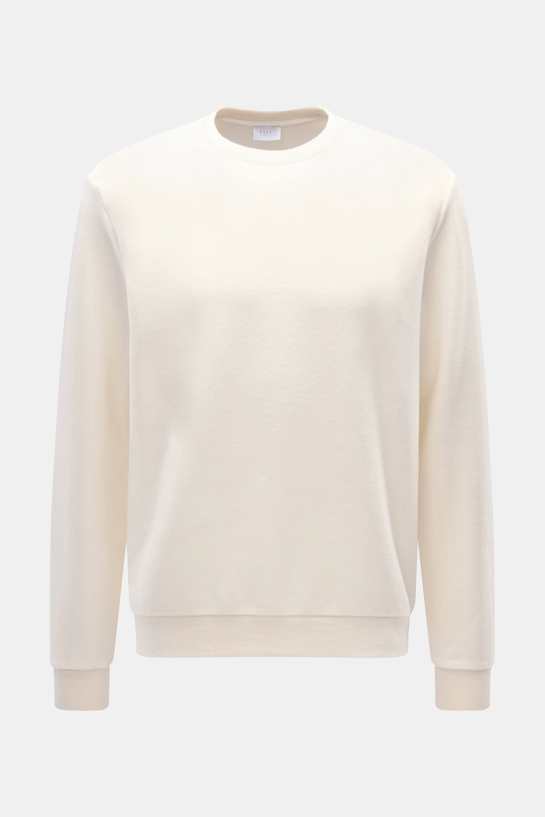 Frontale Nahaufnahme des cremefarbenen 04651/ A trip in a bag Rundhals-Sweatshirts mit Slim Fit, weichem Jersey aus Wolle und Baumwolle, innen-oben-Design und elastischen Bündchen.