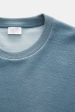 04651/ A trip in a bag Rundhals-Sweatshirt rauchblau, Nahaufnahme von oben, softes Jersey, inside-Out Design, Slim Fit, elastische Bündchen, Wolle-Baumwolle.