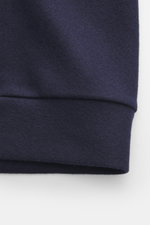 Nahaufnahme der angerauten Oberfläche der Circolo 1901 Sweatjacke navy aus Jersey reiner Schurwolle, weicher Griff, Slim Fit.