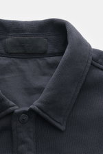 Close-up front view of Stone Island Sweatjacke 'Ghost' navy showing the collar, button, and fabric texture in cotton knit.

<p>Zeitloses Layering-Piece: Die Sweatjacke aus der 'Ghost' Capsule Collection von STONE ISLAND überzeugt mit minimalistischem Desi