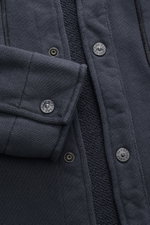 Close-up front view of Stone Island Sweatjacke 'Ghost' navy showing snap buttons, cuff, and fabric texture in dark blue cotton knit.

<p>Zeitloses Layering-Piece: Die Sweatjacke aus der 'Ghost' Capsule Collection von STONE ISLAND überzeugt mit minimalisti