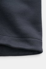 Close-up of the hem of the Stone Island Sweatjacke 'Ghost' navy, showing its fine knit texture and ribbed cuff from a side angle.

Description: <p>Zeitloses Layering-Piece: Die Sweatjacke aus der 'Ghost' Capsule Collection von STONE ISLAND überzeugt mit m