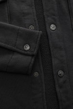 Stone Island Sweatjacke 'Ghost' schwarz close-up of sleeve cuff and front snap buttons, showing textured cotton knit fabric.

<p>Zeitloses Layering-Piece: Die Sweatjacke aus der 'Ghost' Capsule Collection von STONE ISLAND überzeugt mit minimalistischem De