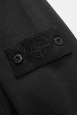 Close-up of the black Stone Island Sweatjacke 'Ghost' schwarz showing the brand's compass badge on the sleeve from a side angle.

<p>Zeitloses Layering-Piece: Die Sweatjacke aus der 'Ghost' Capsule Collection von STONE ISLAND überzeugt mit minimalistische