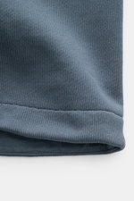 Close-up side view of Stone Island Sweatjacke 'Ghost' graublau showing finely knitted, lightly textured pure cotton fabric with regular fit hem.

Description: <p>Zeitloses Layering-Piece: Die Sweatjacke aus der 'Ghost' Capsule Collection von STONE ISLAND 