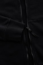 Close-up front view of the Stone Island Sweatjacke schwarz showing the robust zipper and soft ribbed cuff made from garment-dyed pure cotton.

Description: <p>Entspanntes Basic von STONE ISLAND: Mit sportiver Lässigkeit begleitet uns die stückgefärbte Swe