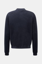 04651/ A trip in a bag Fleece-Blouson navy von hinten, Slim Fit, reiner Baumwolle Fleece, weicher Griff, Blousonkragen, Rippbündchen, schräge Hüfttaschen, Druckknopfleiste, Weblabel.