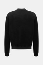 Back view of the 04651/ A trip in a bag Fleece blouson black, made of pure cotton fleece with soft feel, slim fit, snap button placket, signature blouson collar in rib knit, angled hip pockets, comfortable ribbed bands, and woven label in the side seam.
