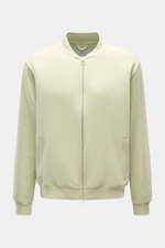 Front view of the 04651/ A trip in a bag Sweatjacke 'CL Bomber' pastellgrün, a pastel green oversized bomber jacket with garment-dyed organic cotton and linen, two-way zipper, slanted pockets, ribbed cuffs, and a blouson collar.

Description: <p>Entspannt