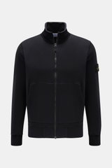 Stone Island Sweatshirt Jacket Dark Navy front view, garment-dyed cotton with zipper, stand-up collar, kangaroo pocket, compass badge.

<p>Relaxed basic by STONE ISLAND: With sporty casualness, the garment-dyed sweatshirt jacket made of soft cotton accomp