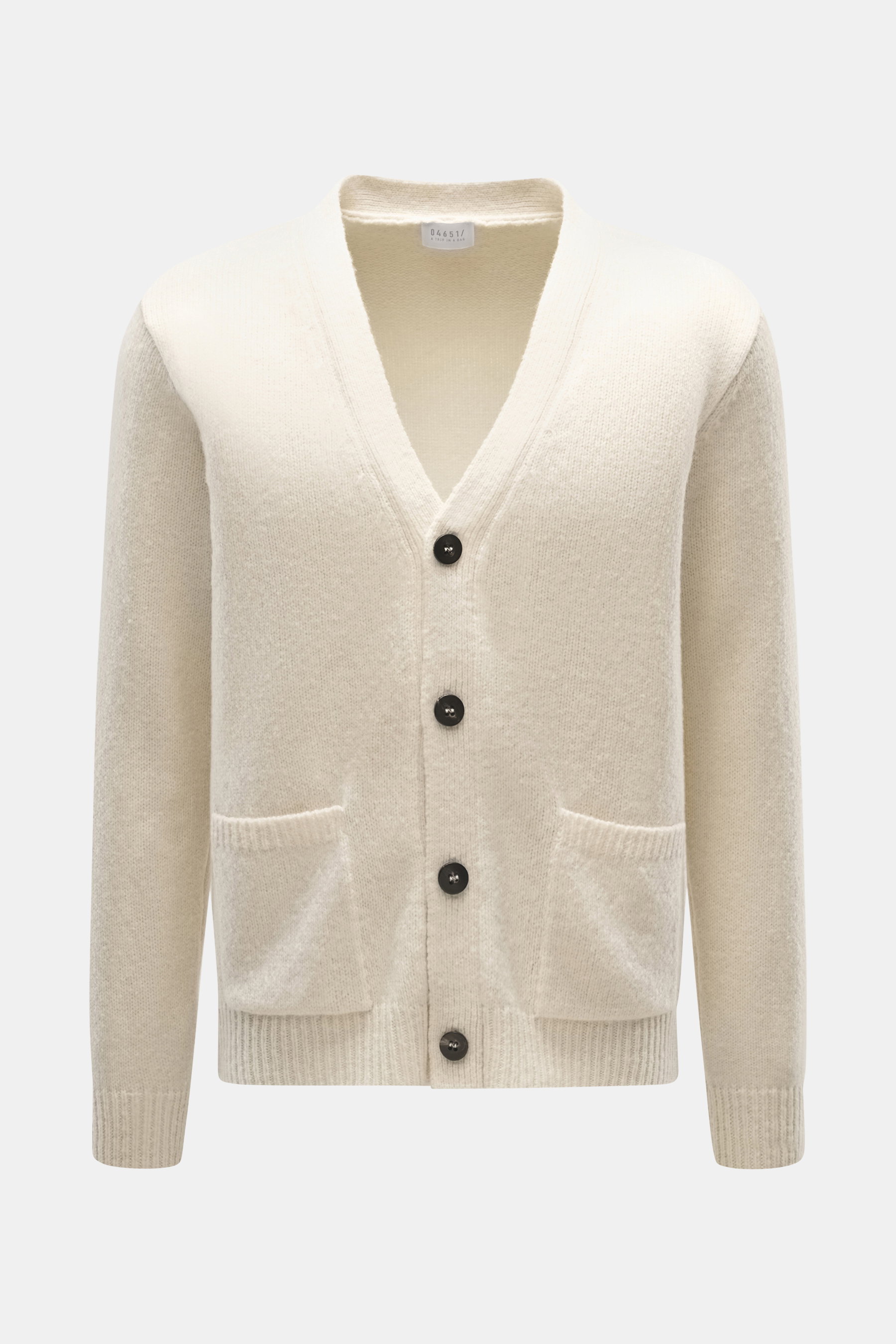 Front view of 04651/ A trip in a bag Cardigan 'Hunter' cream in a mix of merino wool and microfiber, soft feel, coarse knit, Regular Fit, V-neck, four-button placket, patch pockets, ribbed cuffs.