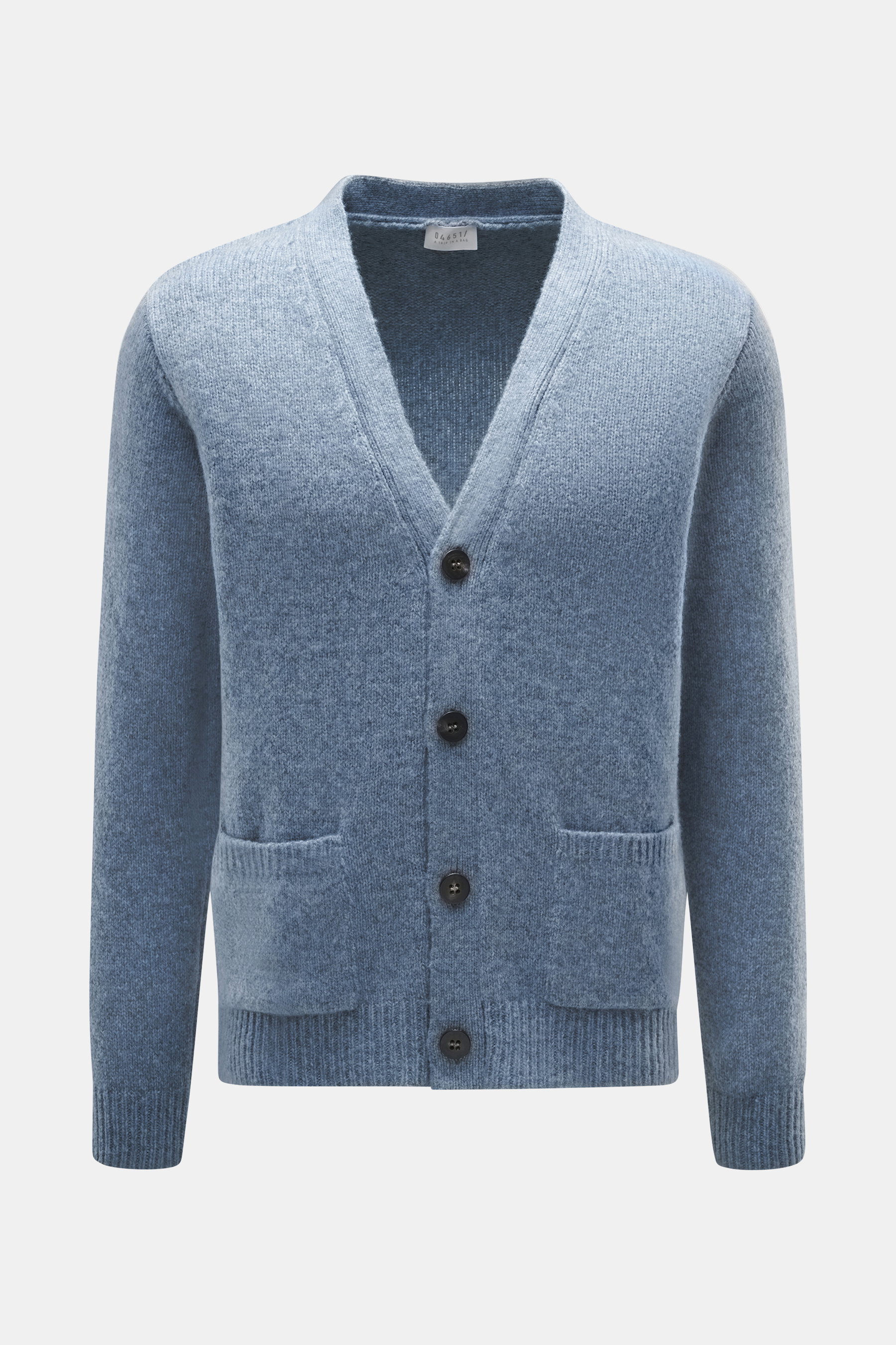 Front view of 04651/ A trip in a bag Cardigan 'Hunter' smoky blue melange, made of merino wool and microfiber, soft feel, coarse knit, Regular Fit, V-neck, four-button placket, patch pockets, ribbed cuffs.