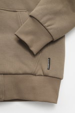 Close-up front view of the Moose Knuckles Sweat jacket 'Classic Bunny' taupe showing ribbed cuff, split kangaroo pocket, and woven label.

<p>Perfect for cold days: With lightweight padding and a hood with detachable faux fur lining, you will be well-equi