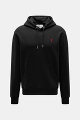 Vorderansicht Ami Paris Kapuzenpullover schwarz aus weichem Baumwoll-Sweat mit Kapuze, Tunnelzug, Kängurutasche, Logo-Stitching und Rippbündchen.