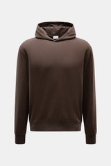 Frontale Nahaufnahme des dunkelbraunen 04651/ A trip in a bag Kapuzenpullover 'IF Hoodie' aus reiner Baumwolle, elastisch, sehr weich, Regular Fit, mit Kapuze, kleinem Weblabel, Rippbündchen.